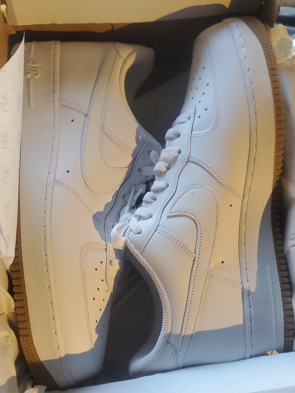 Nike Men's Low-Top Sneakers in White and Gum
